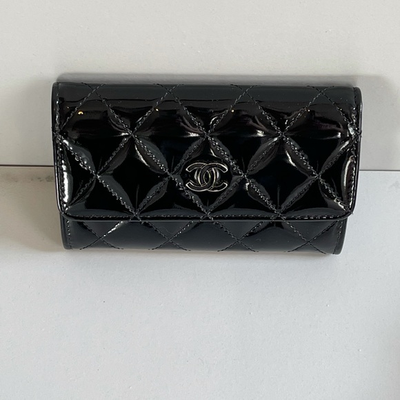 CHANEL Patent Quilted Flap Card Holder - Picture 2 of 9